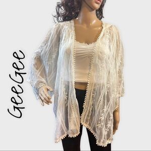 GEEGEE White lace kimono
Size small